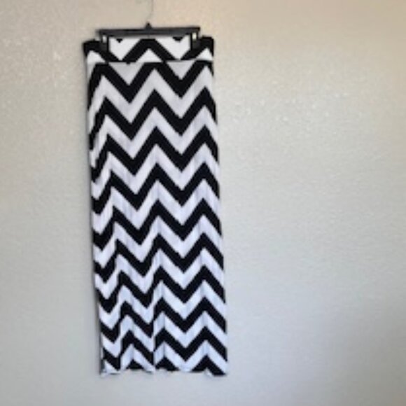 a.n.a Maxi Skirt, Black/White, Medium - Picture 1 of 3